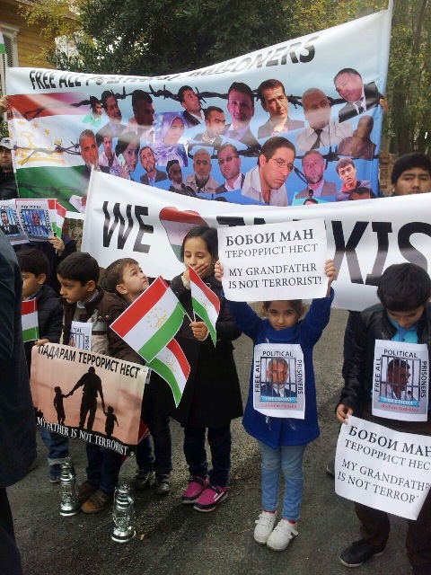 Национальный альянс таджикистана. Оппозиция Таджикистана. Демонстрация таджиков. Митинг в Таджикистане. Объединённая таджикская оппозиция.